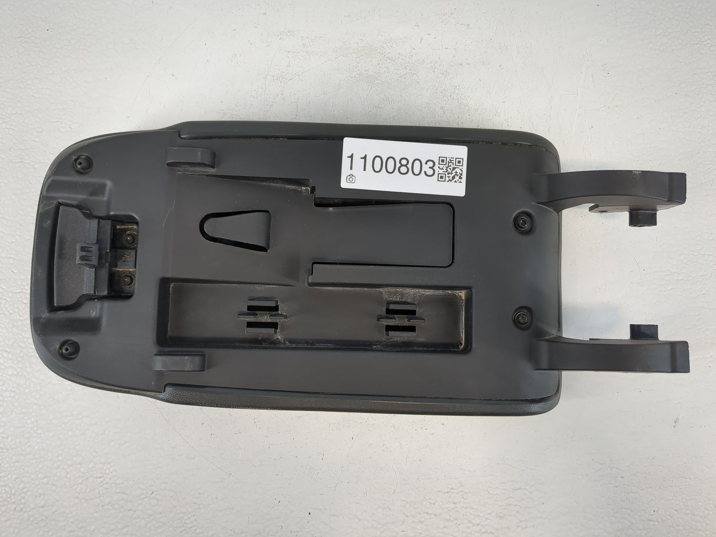 2018-2022 Chevrolet Equinox Center Console Armrest Cover Lid Fits Fits 2018 2019 2020 2021 2022 OEM Used Auto Parts - Oemuse