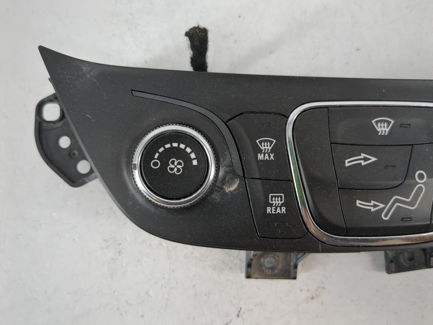 2019-2021 Chevrolet Equinox Climate Control Module Temperature AC/Heater Replacement P/N:84422503 Fits Fits 2019 2020 2021 O