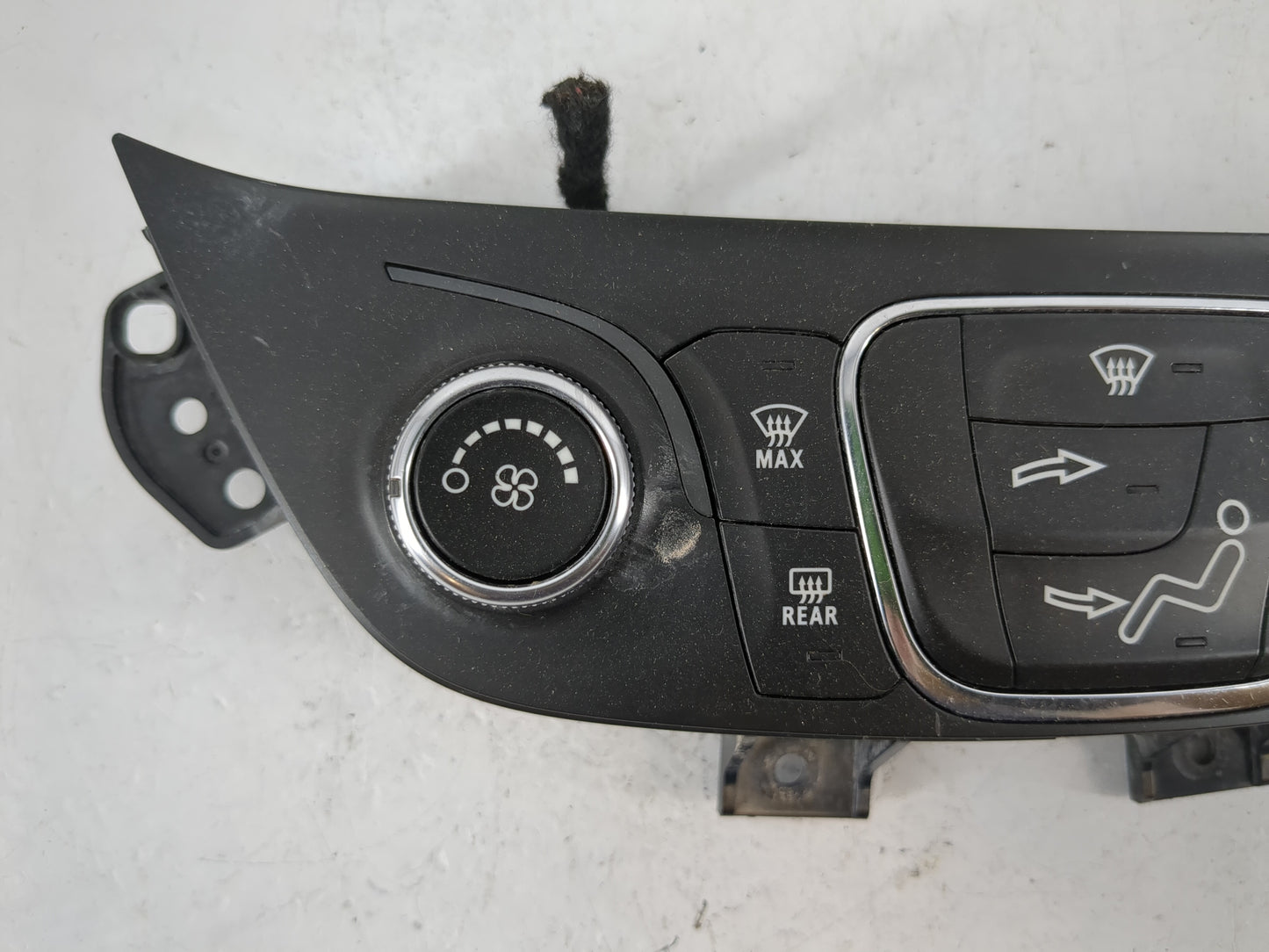 2019-2021 Chevrolet Equinox Climate Control Module Temperature AC/Heater Replacement P/N:84422503 Fits Fits 2019 2020 2021 O