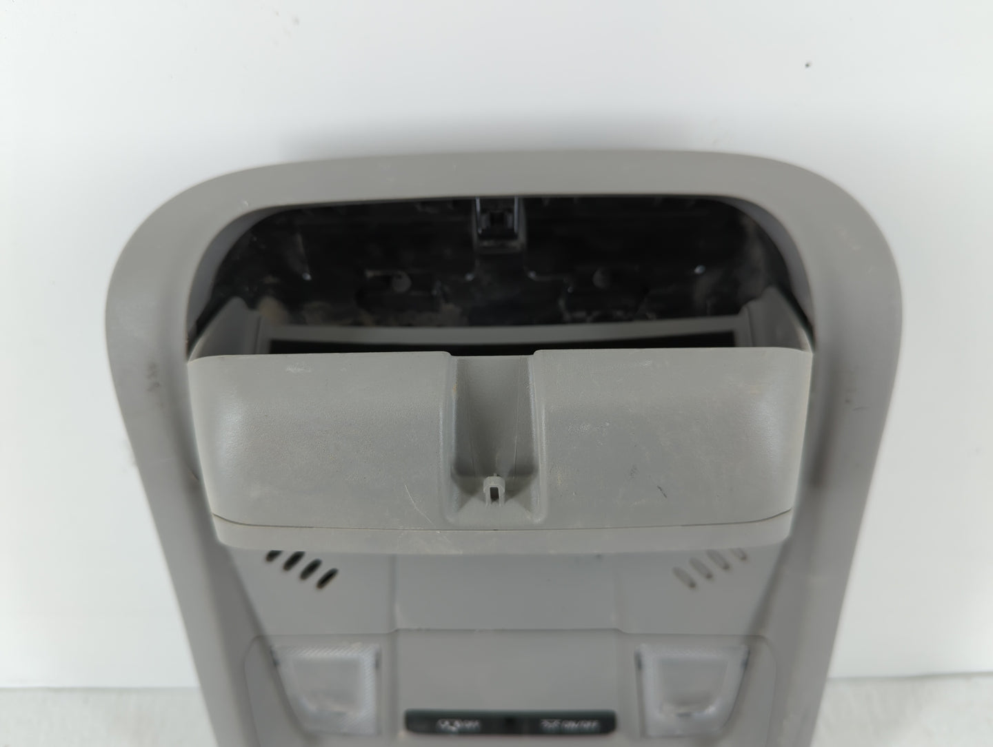 2018-2022 Chevrolet Equinox Overhead Roof Console 1111161 - Oemusedautoparts1.com