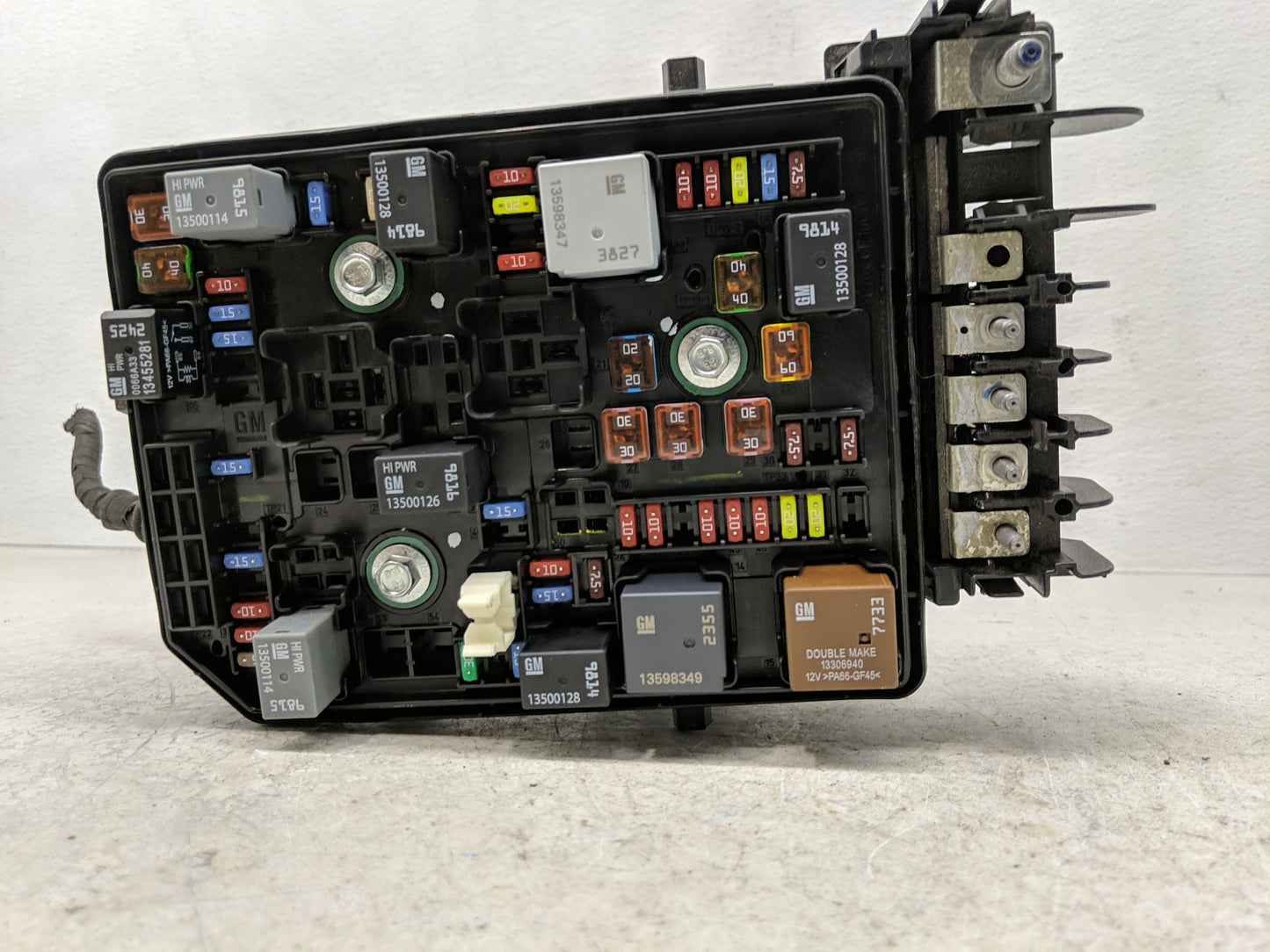 2018-2022 Chevrolet Equinox Fusebox Fuse Box Panel Relay Module P/N:84733372 Fits Fits 2018 2019 2020 2021 2022 OEM Used Aut
