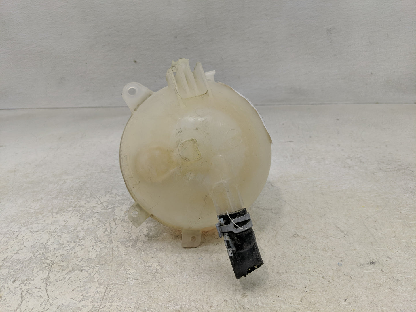 2018-2022 Chevrolet Equinox Windshield Washer Fluid Reservoir Bottle Oem - Oemusedautoparts1.com