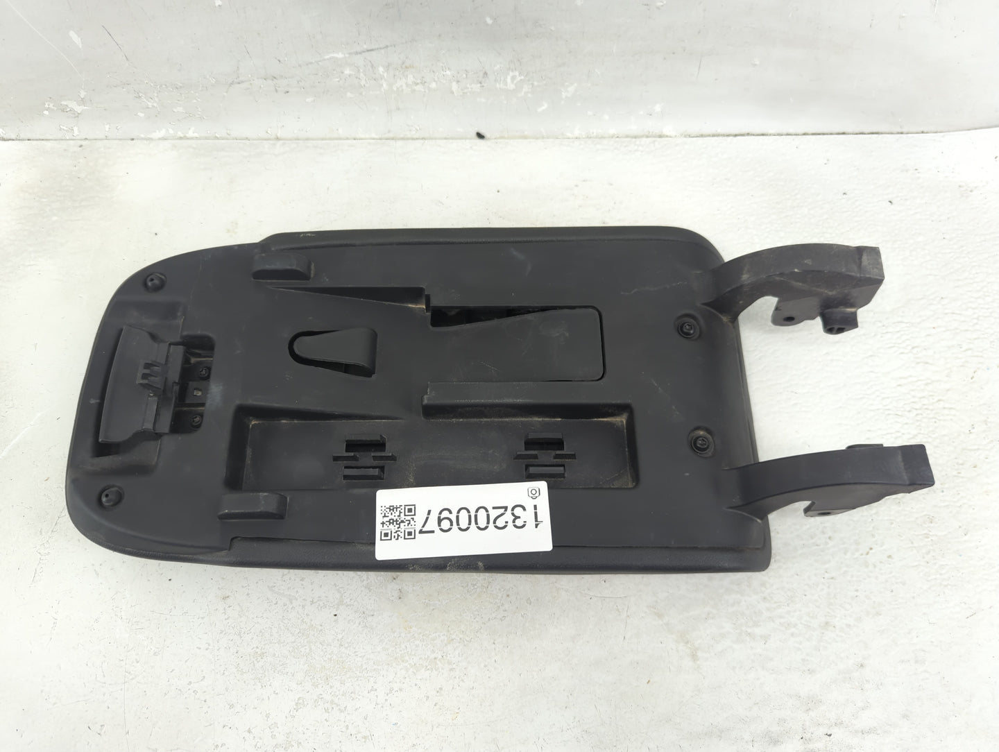 2021 Chevrolet Equinox Center Console Armrest Cover Lid Fits OEM Used Auto Parts - Oemusedautoparts1.com