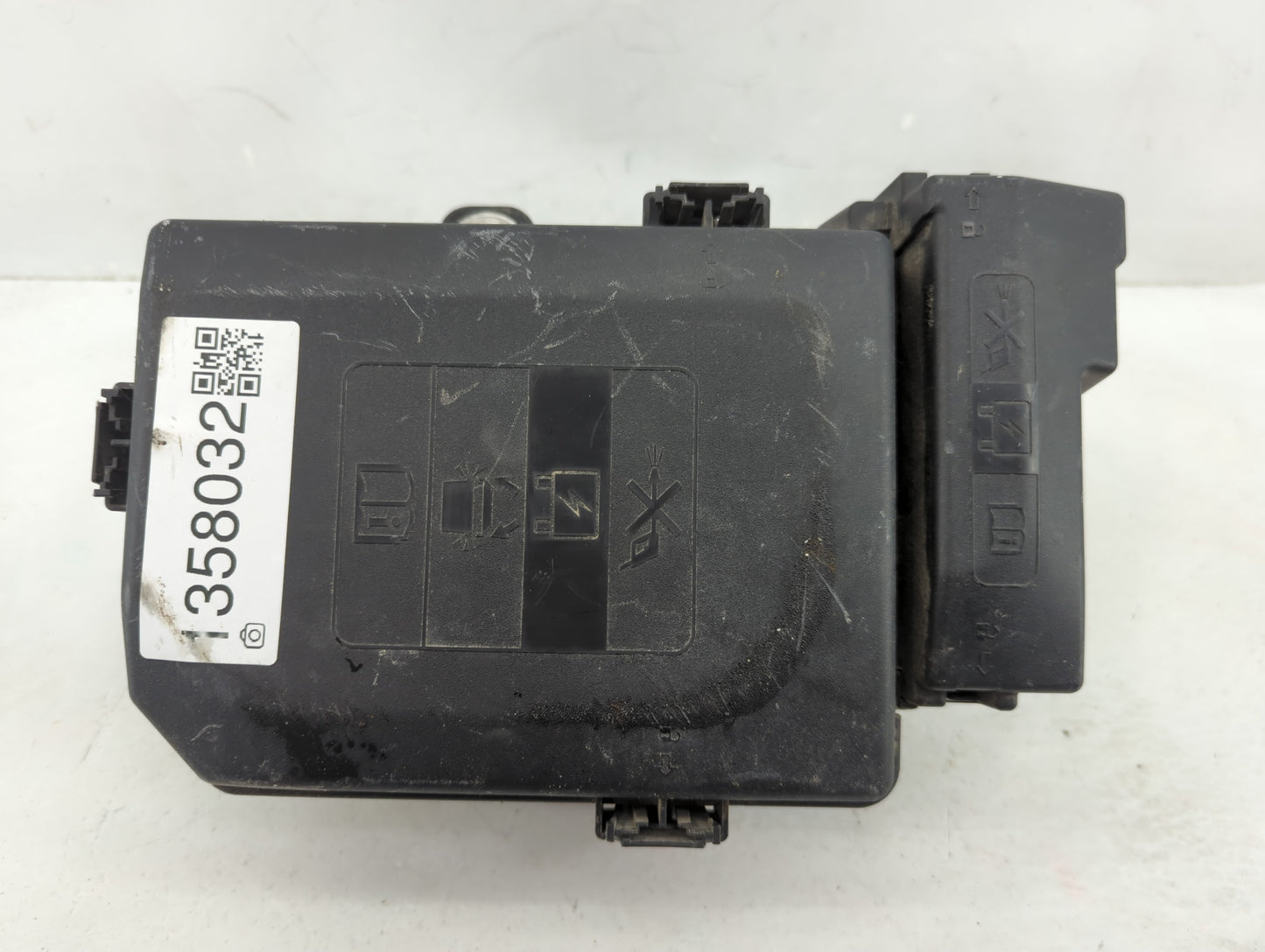2018-2022 Chevrolet Equinox Fusebox Fuse Box Panel Relay Module P/N:84733372 Fits Fits 2018 2019 2020 2021 2022 OEM Used Aut