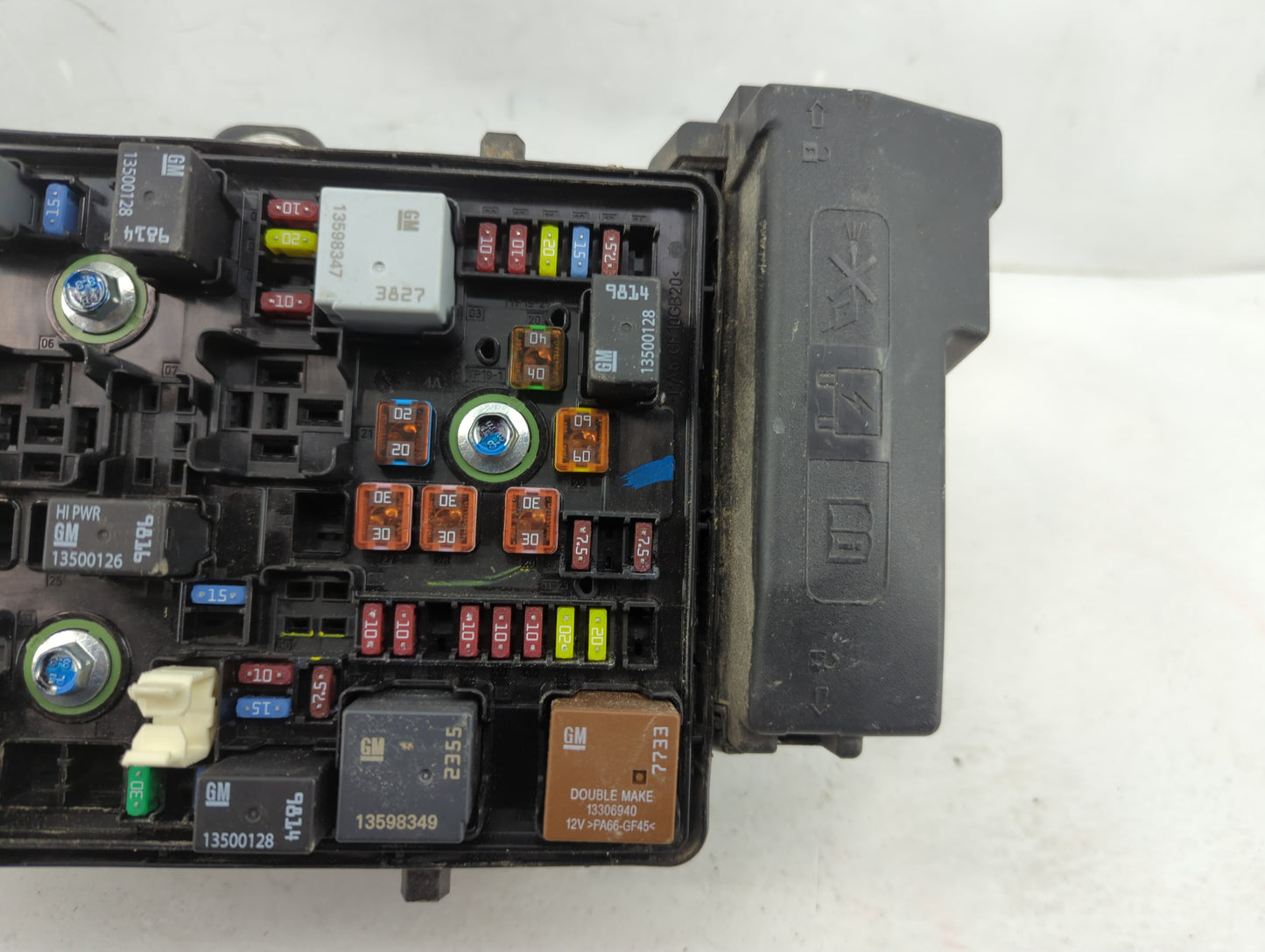 2018-2022 Chevrolet Equinox Fusebox Fuse Box Panel Relay Module P/N:84733372 Fits Fits 2018 2019 2020 2021 2022 OEM Used Aut