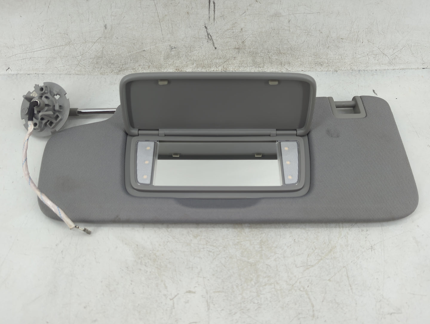 2020-2022 Chevrolet Equinox Sun Visor Shade Replacement Driver Left Mirror Fits Fits 2020 2021 2022 OEM Used Auto Parts - Oe