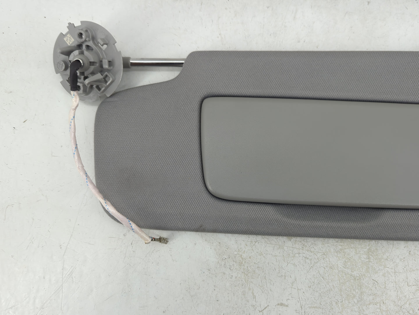 2020-2022 Chevrolet Equinox Sun Visor Shade Replacement Driver Left Mirror Fits Fits 2020 2021 2022 OEM Used Auto Parts - Oe