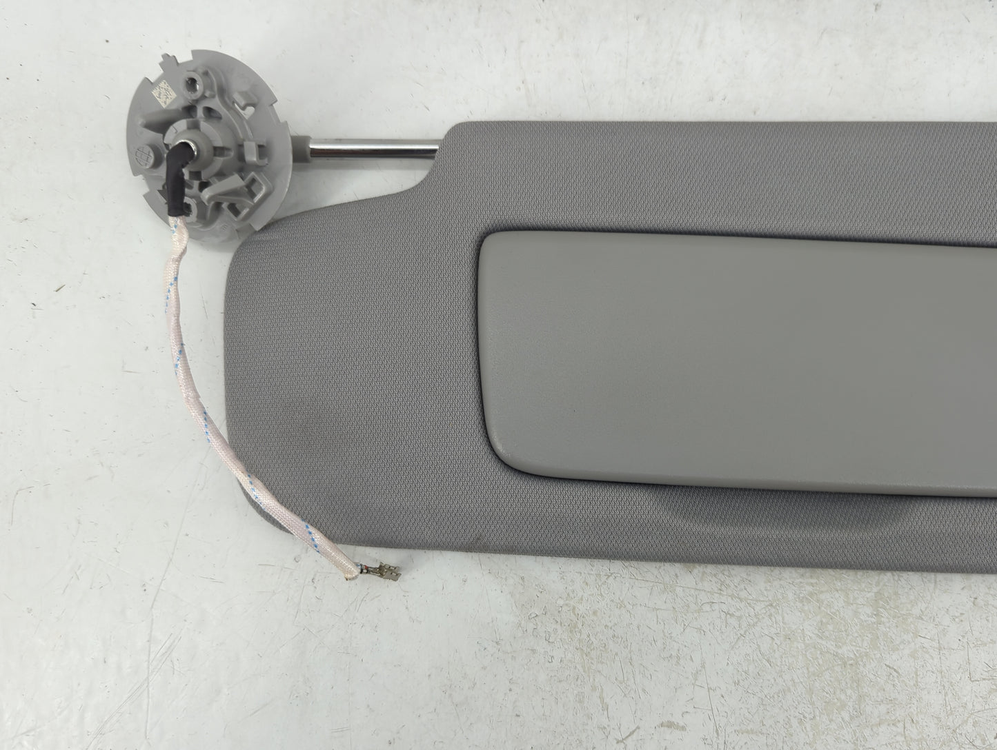 2020-2022 Chevrolet Equinox Sun Visor Shade Replacement Driver Left Mirror Fits Fits 2020 2021 2022 OEM Used Auto Parts - Oe