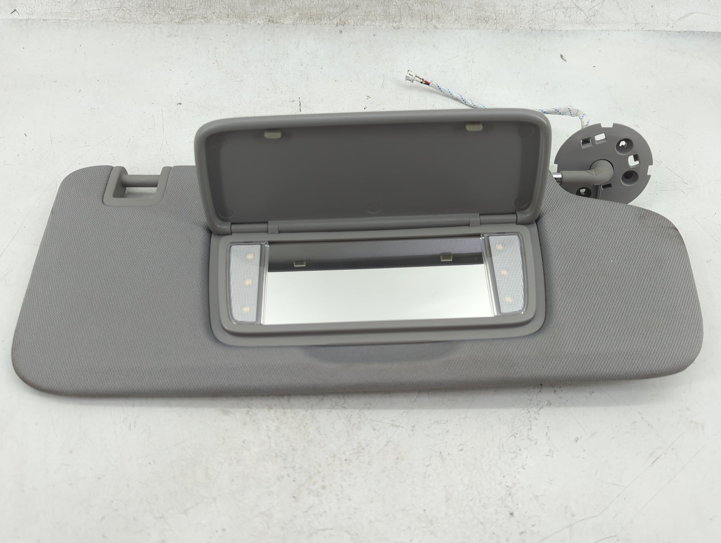 2020-2022 Chevrolet Equinox Sun Visor Shade Replacement Passenger Right Mirror Fits Fits 2020 2021 2022 OEM Used Auto Parts 