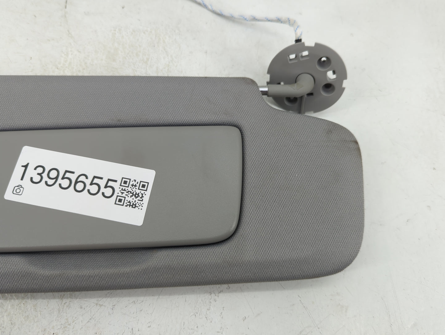 2020-2022 Chevrolet Equinox Sun Visor Shade Replacement Passenger Right Mirror Fits Fits 2020 2021 2022 OEM Used Auto Parts 