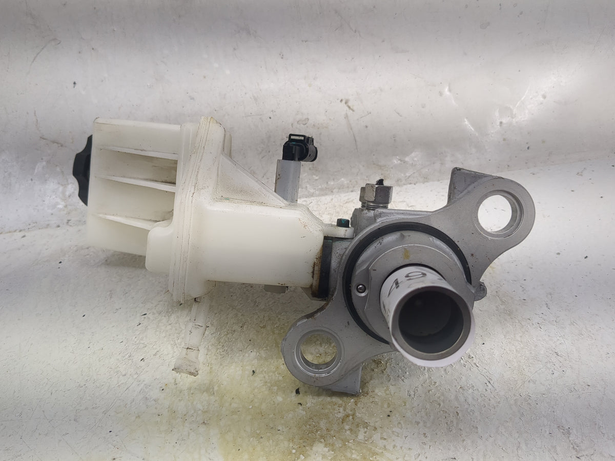2018-2022 Chevrolet Equinox Brake Master Cylinder 1497490 - Oemusedautoparts1.com