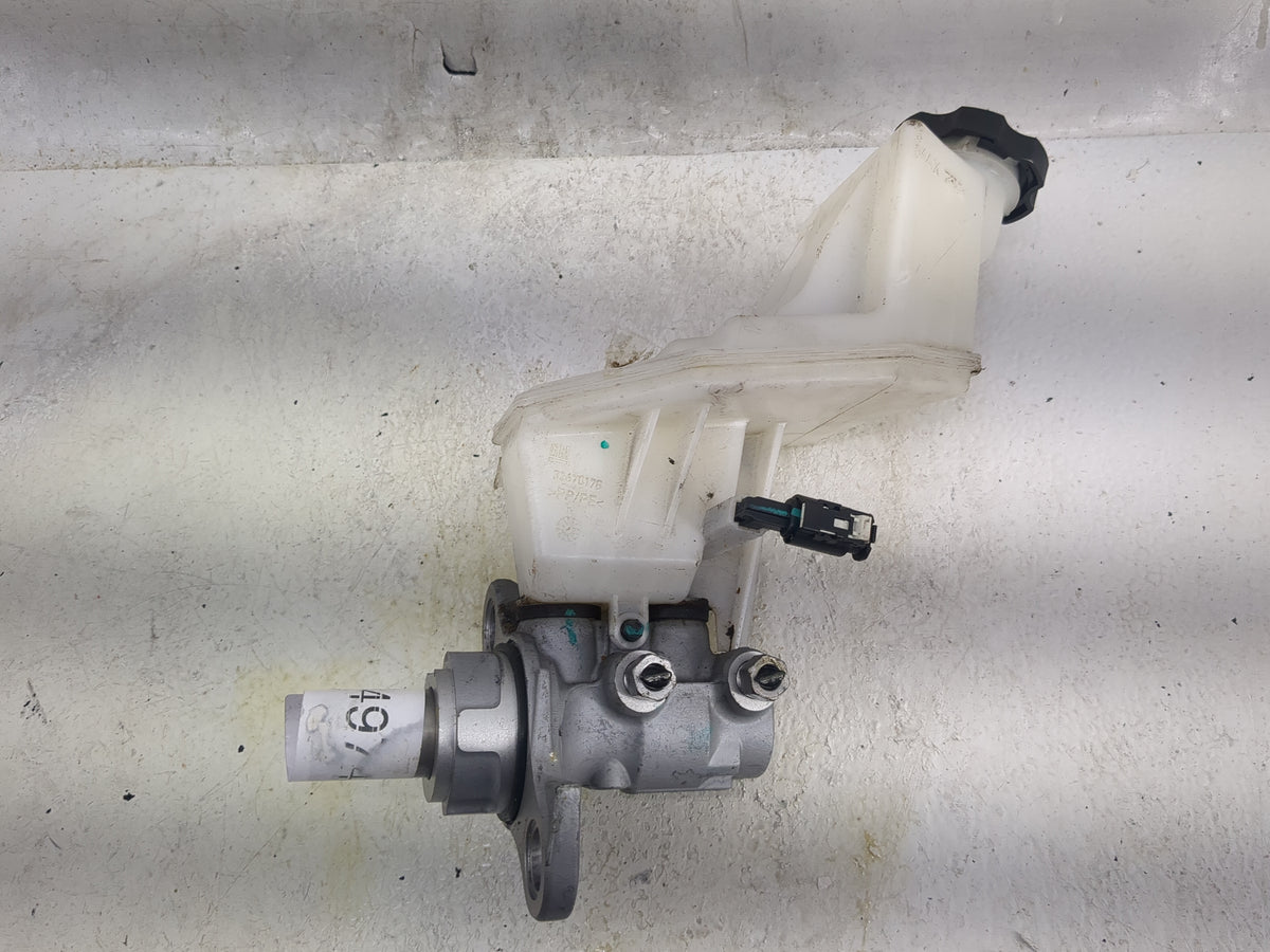 2018-2022 Chevrolet Equinox Brake Master Cylinder 1497490 - Oemusedautoparts1.com
