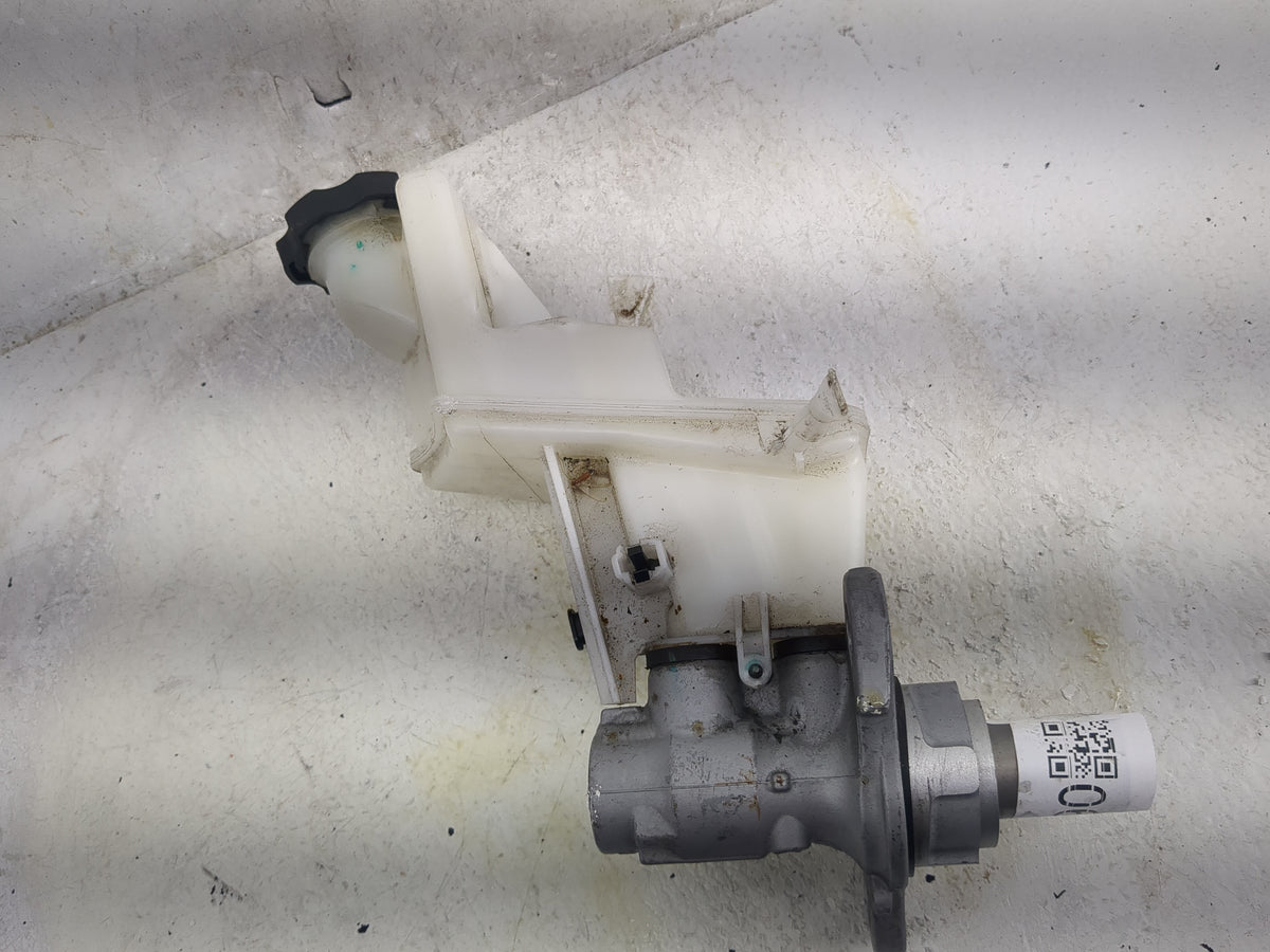 2018-2022 Chevrolet Equinox Brake Master Cylinder 1497490 - Oemusedautoparts1.com
