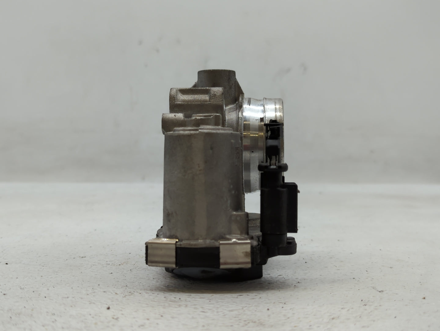 2018-2022 Chevrolet Equinox Throttle Body P/N:12671379AA Fits Fits 2016 2017 2018 2019 2020 2021 2022 OEM Used Auto Parts - 