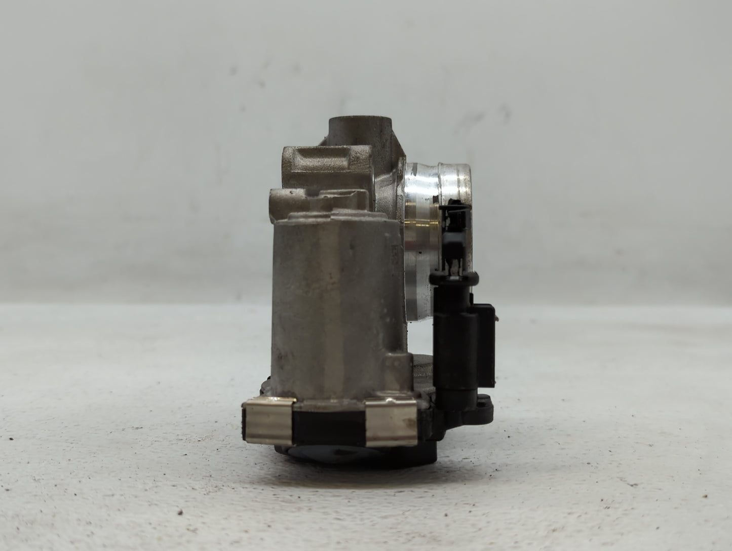 2018-2022 Chevrolet Equinox Throttle Body P/N:12671379AA Fits Fits 2016 2017 2018 2019 2020 2021 2022 OEM Used Auto Parts - 