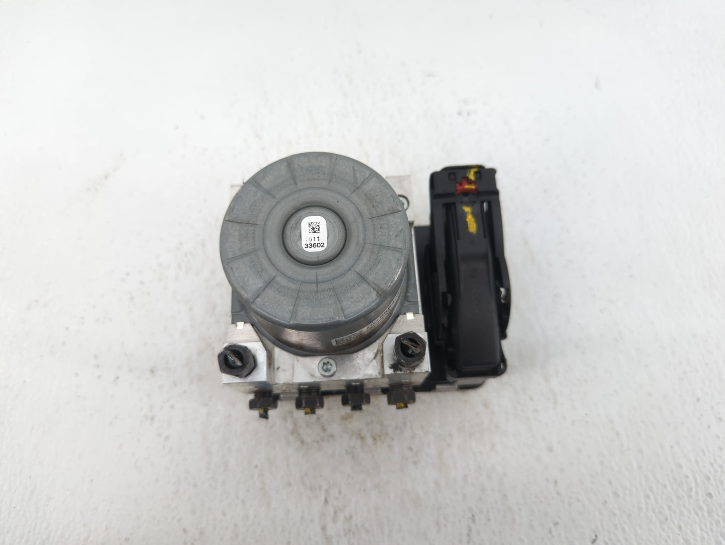 2020-2022 Chevrolet Equinox ABS Pump Control Module Replacement P/N:84875566 Fits Fits 2020 2021 2022 OEM Used Auto Parts - 