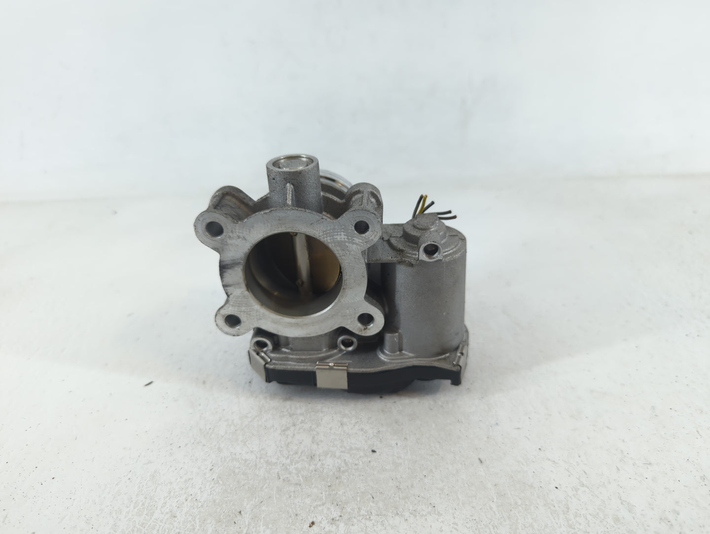 2018-2022 Chevrolet Equinox Throttle Body P/N:12671379AA Fits Fits 2016 2017 2018 2019 2020 2021 2022 OEM Used Auto Parts - 