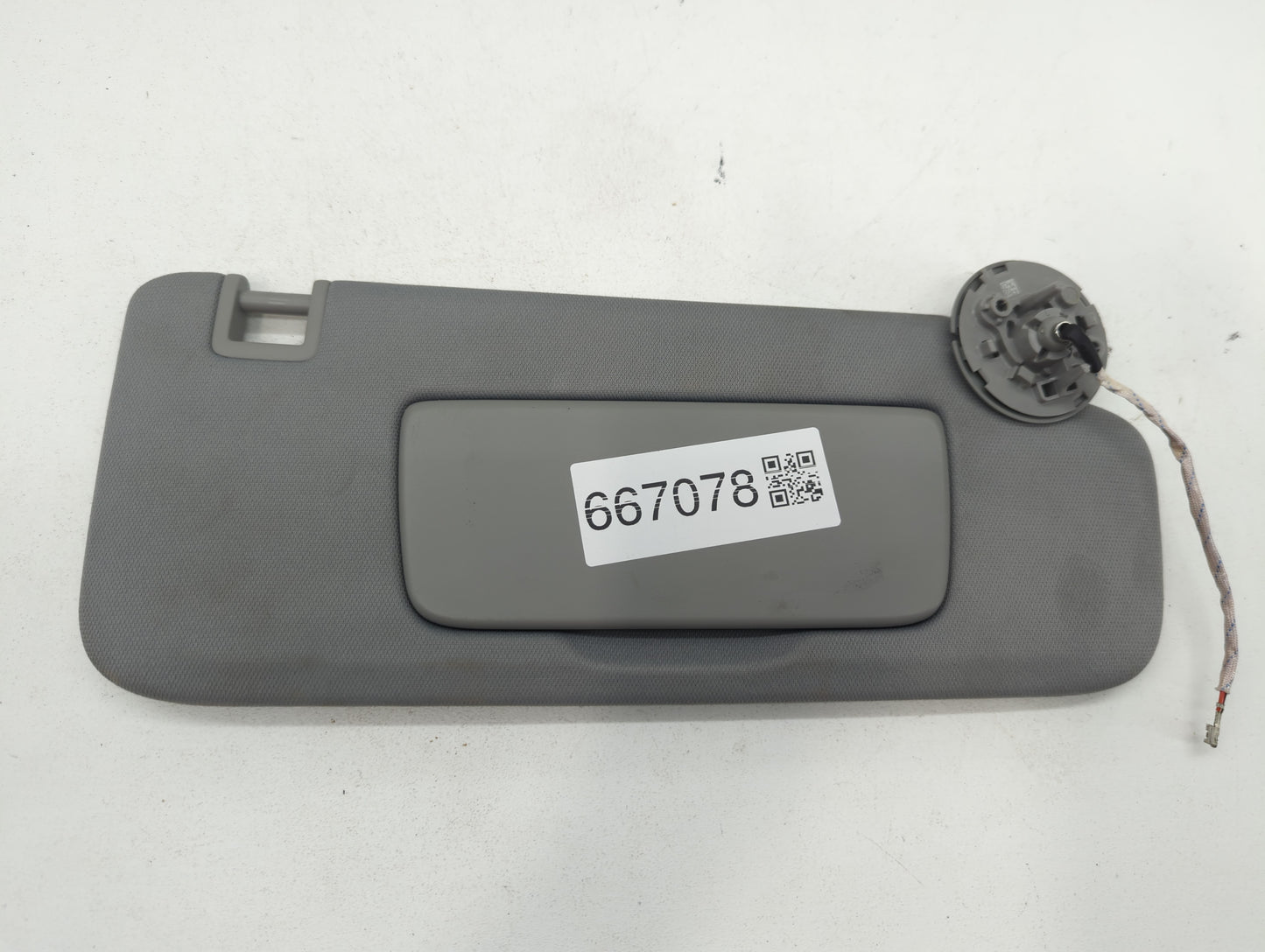 2020-2022 Chevrolet Equinox Sun Visor Shade Replacement Passenger Right Mirror Fits Fits 2020 2021 2022 OEM Used Auto Parts 