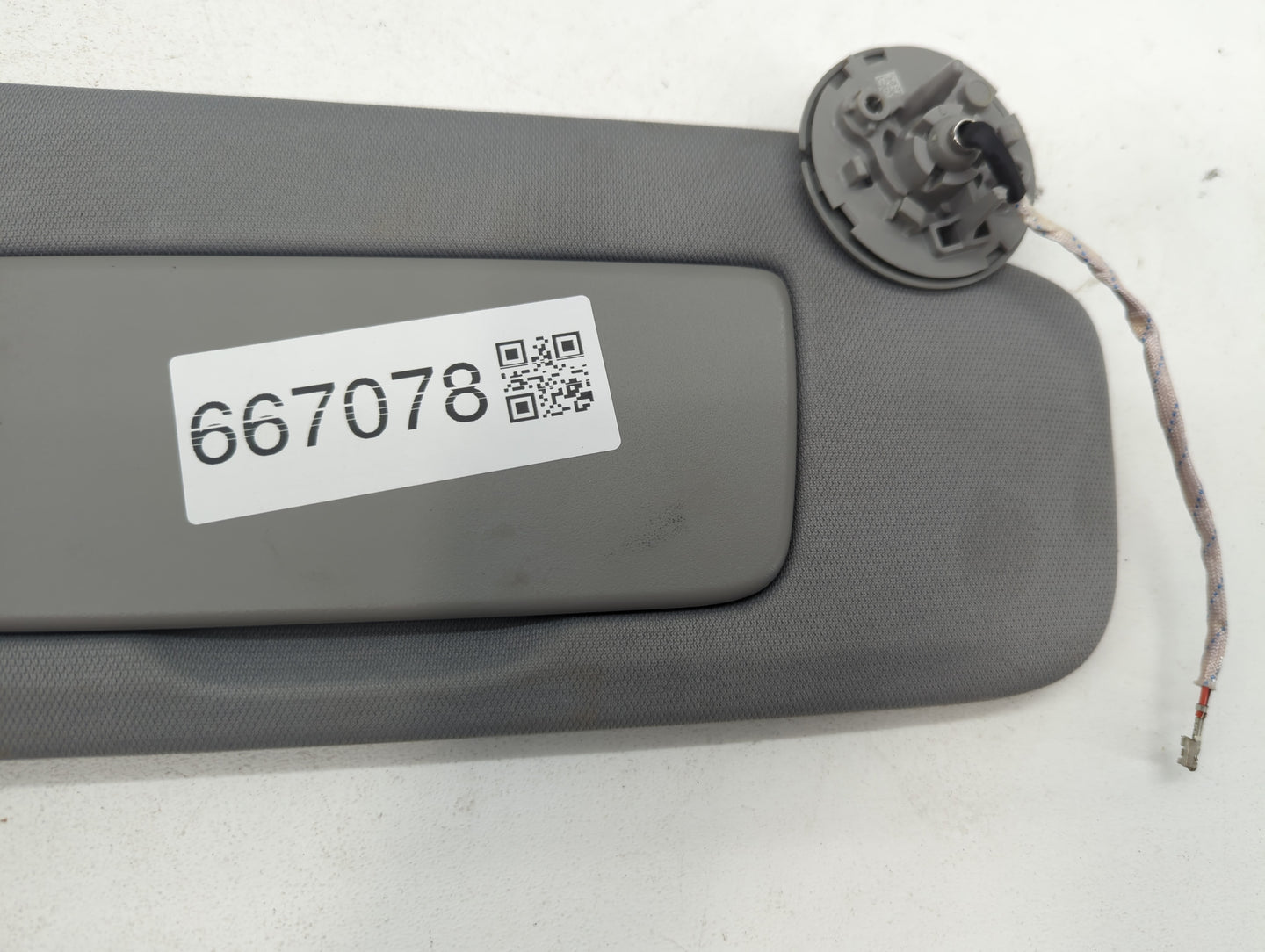 2020-2022 Chevrolet Equinox Sun Visor Shade Replacement Passenger Right Mirror Fits Fits 2020 2021 2022 OEM Used Auto Parts 