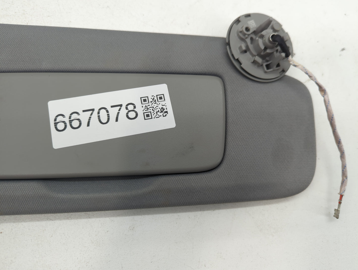 2020-2022 Chevrolet Equinox Sun Visor Shade Replacement Passenger Right Mirror Fits Fits 2020 2021 2022 OEM Used Auto Parts 