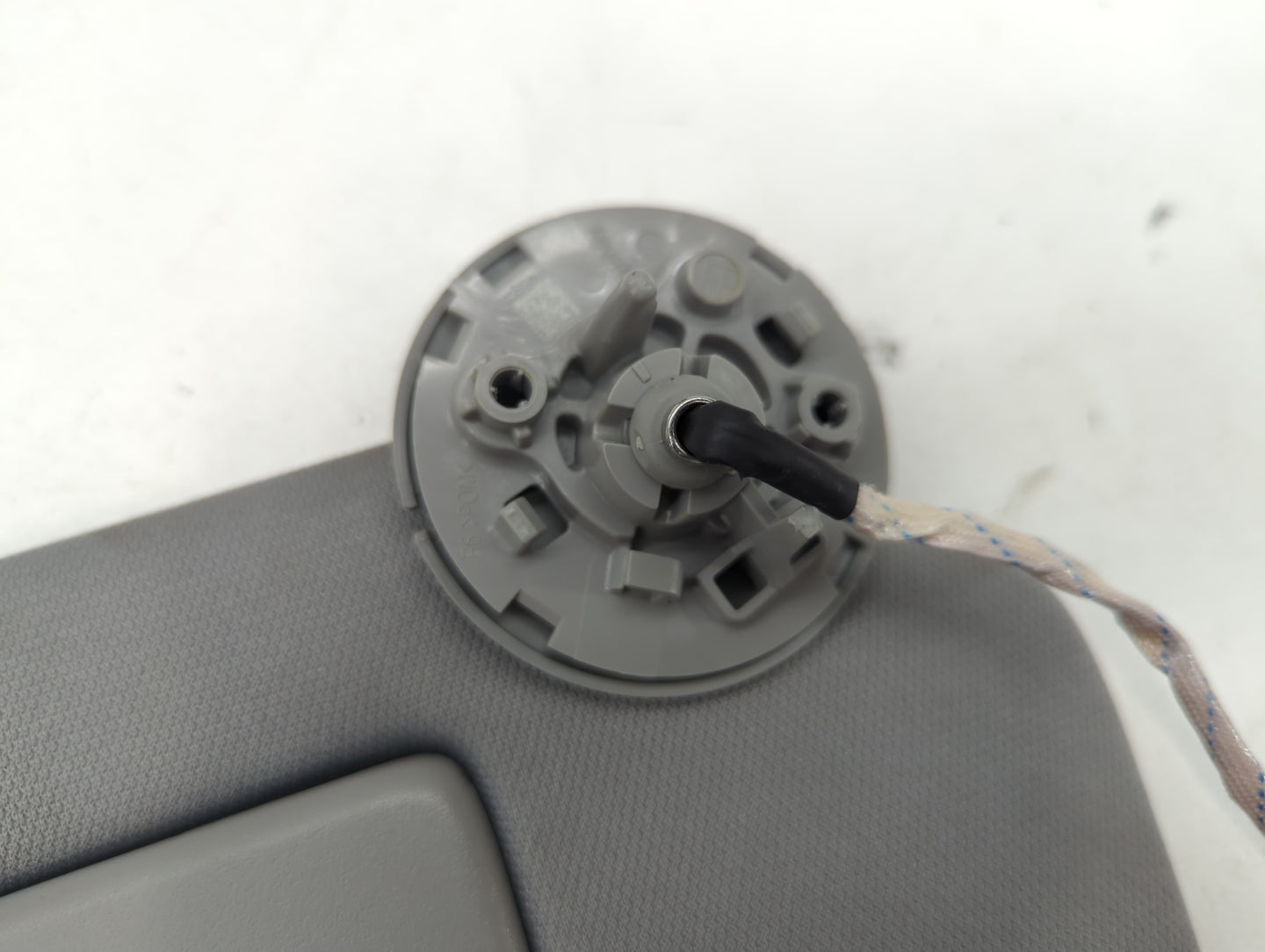 2020-2022 Chevrolet Equinox Sun Visor Shade Replacement Passenger Right Mirror Fits Fits 2020 2021 2022 OEM Used Auto Parts 