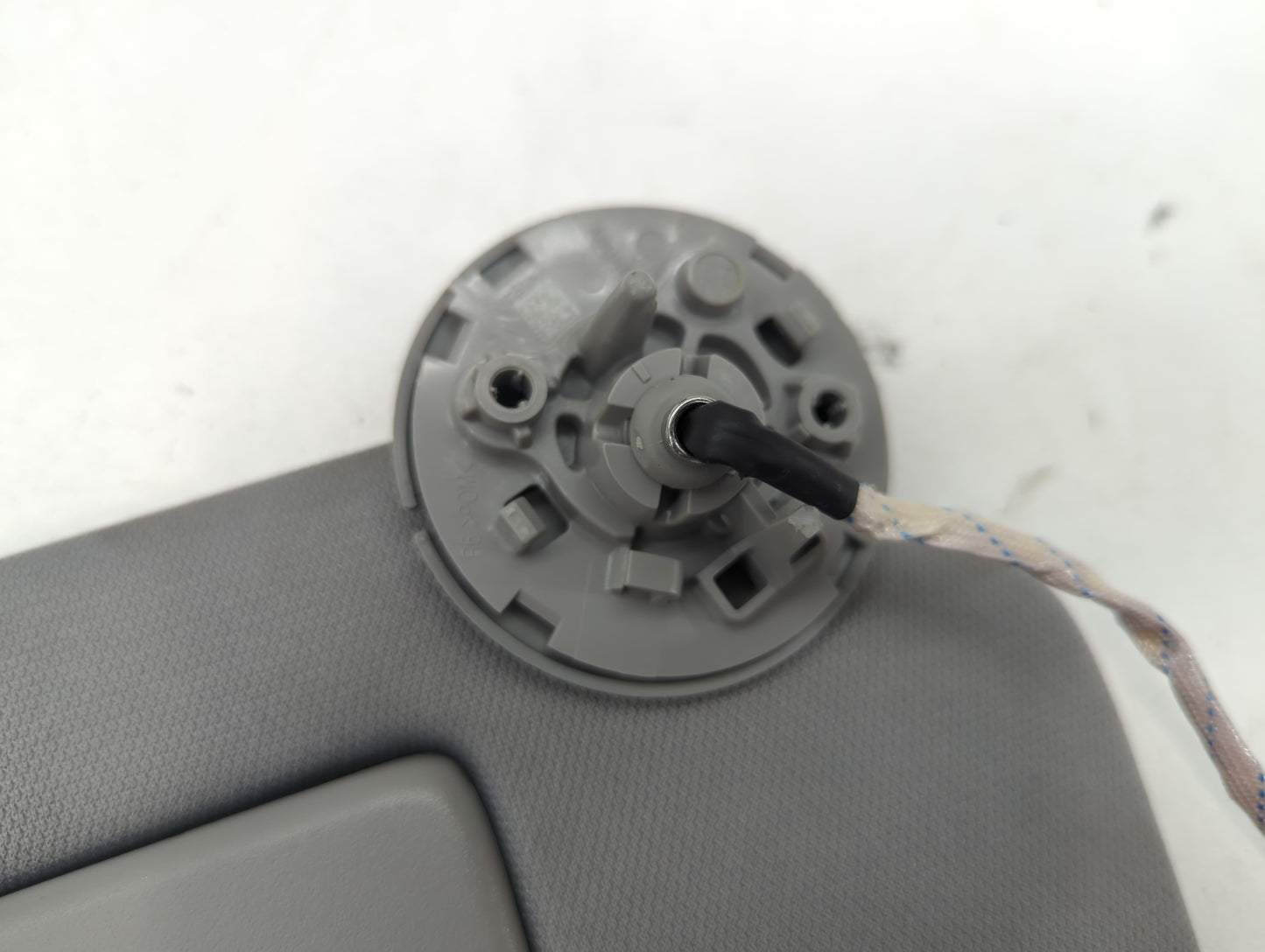 2020-2022 Chevrolet Equinox Sun Visor Shade Replacement Passenger Right Mirror Fits Fits 2020 2021 2022 OEM Used Auto Parts 