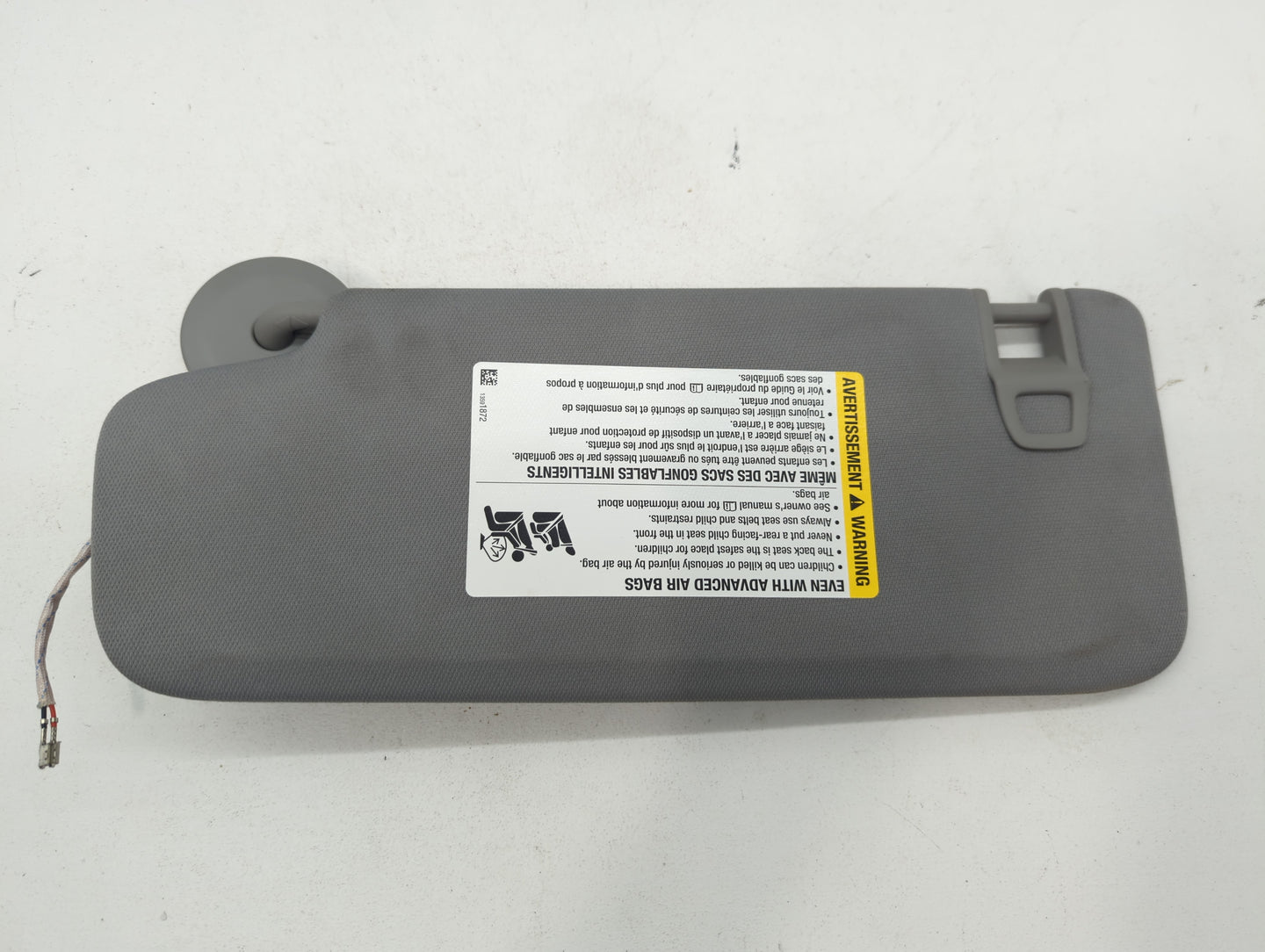 2020-2022 Chevrolet Equinox Sun Visor Shade Replacement Passenger Right Mirror Fits Fits 2020 2021 2022 OEM Used Auto Parts 