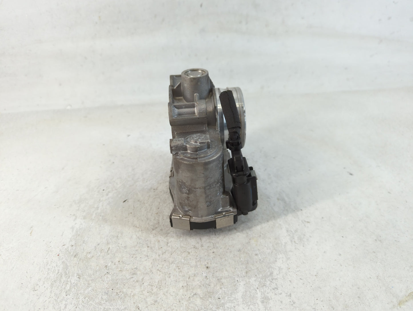 2018-2022 Chevrolet Equinox Throttle Body P/N:12671379AA Fits Fits 2016 2017 2018 2019 2020 2021 2022 OEM Used Auto Parts - 