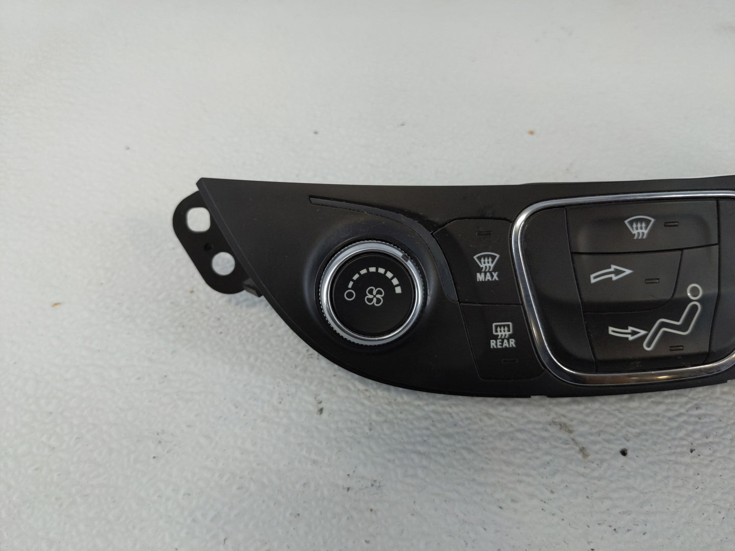 2021 Chevrolet Malibu Climate Control Module Temperature AC/Heater Replacement P/N:84426651 Fits OEM Used Auto Parts - Oemus