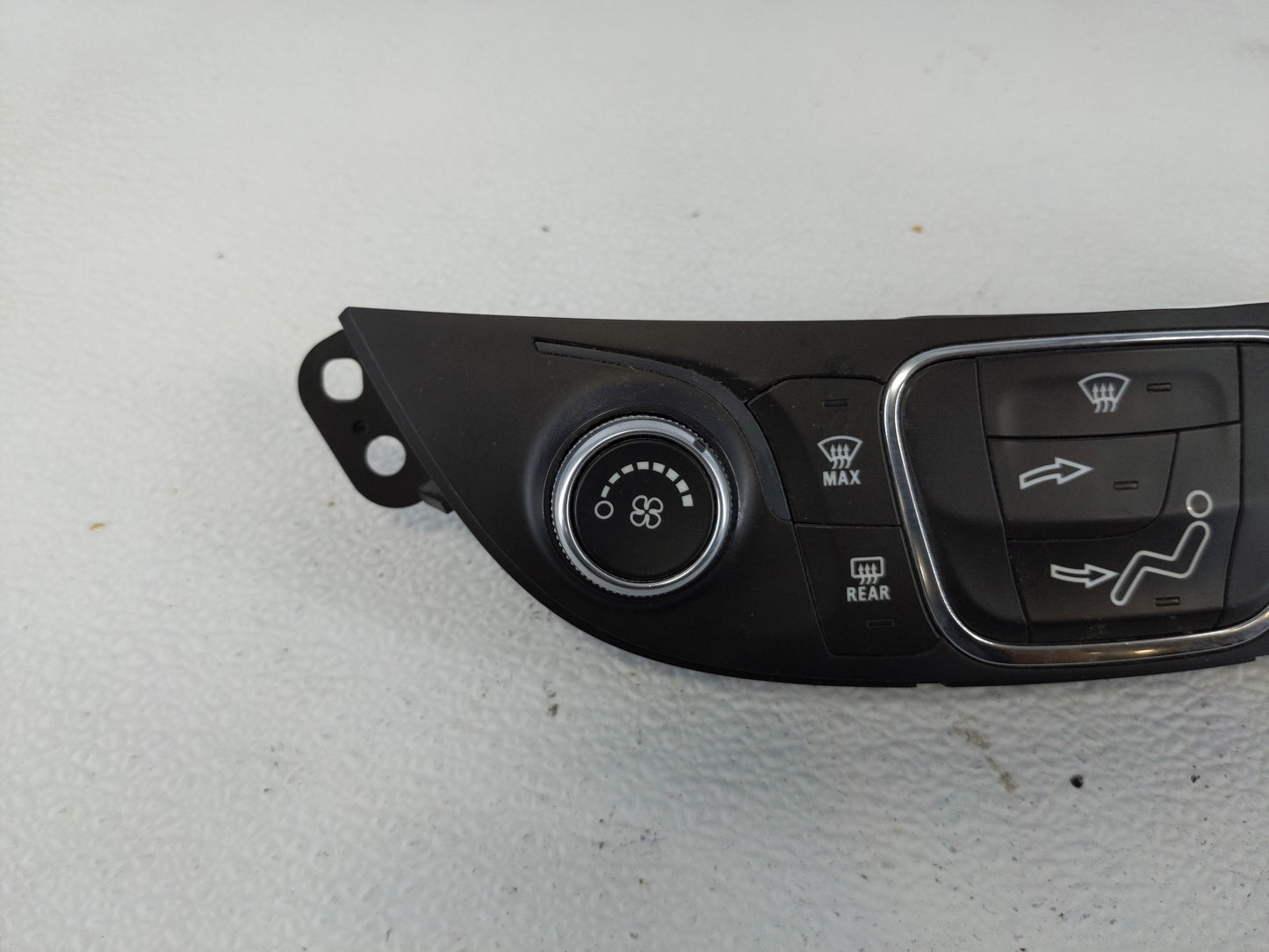 2021 Chevrolet Malibu Climate Control Module Temperature AC/Heater Replacement P/N:84426651 Fits OEM Used Auto Parts - Oemus