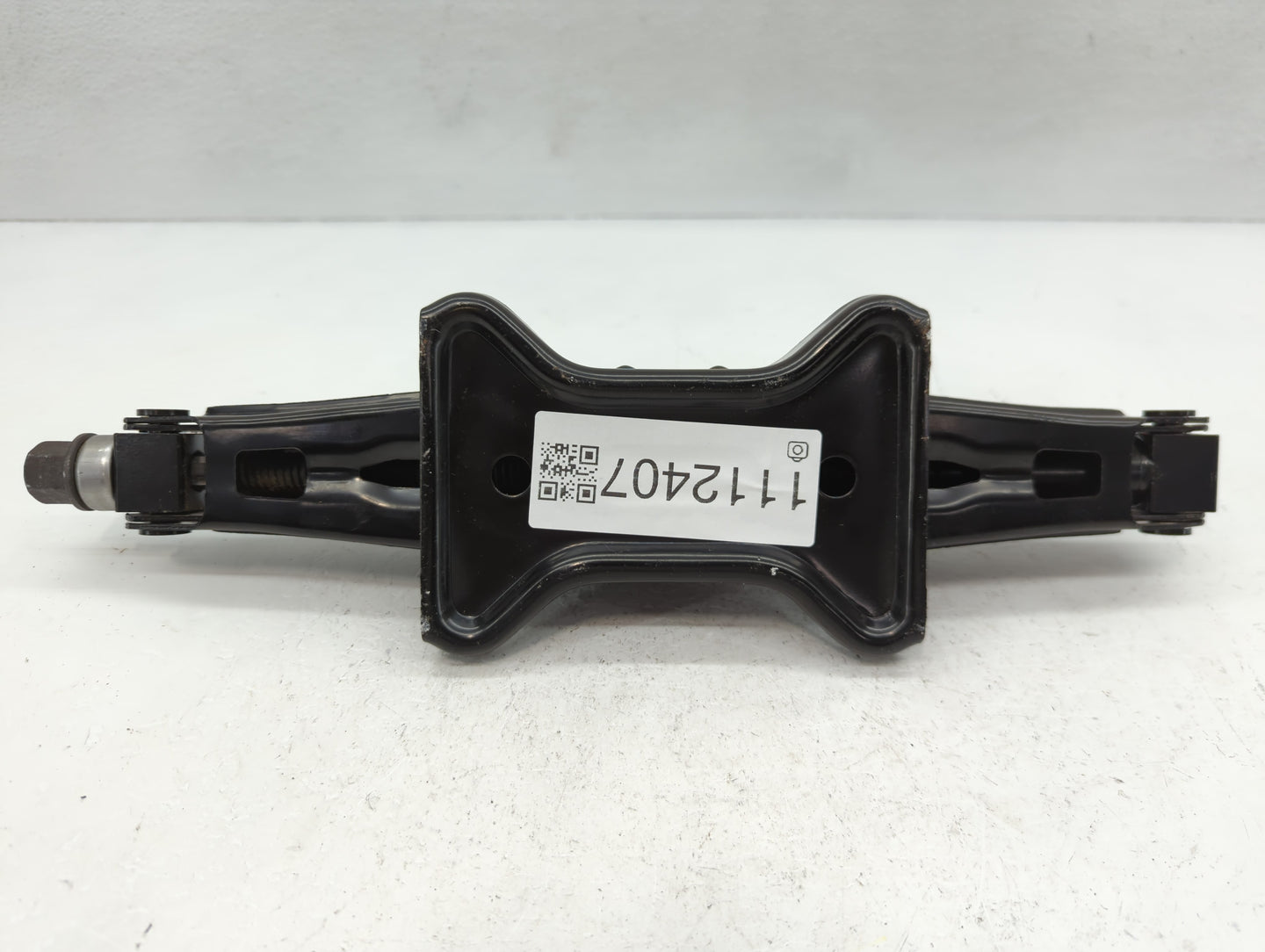 2021 Chevrolet Malibu Spare Scissor Car Jack - Oemusedautoparts1.com
