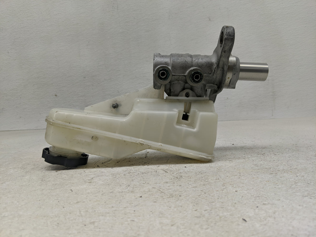2016-2021 Chevrolet Malibu Brake Master Cylinder 1302311 - Oemusedautoparts1.com