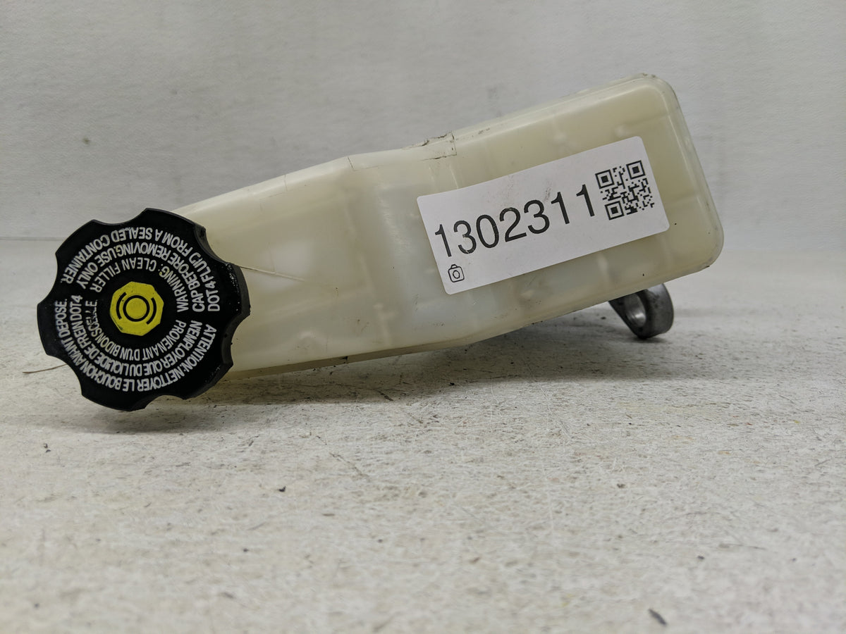 2016-2021 Chevrolet Malibu Brake Master Cylinder 1302311 - Oemusedautoparts1.com