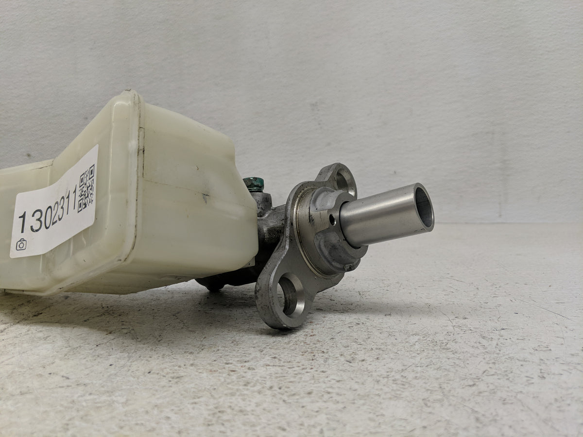 2016-2021 Chevrolet Malibu Brake Master Cylinder 1302311 - Oemusedautoparts1.com