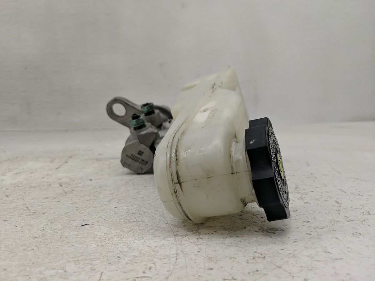 2016-2021 Chevrolet Malibu Brake Master Cylinder 1302311 - Oemusedautoparts1.com