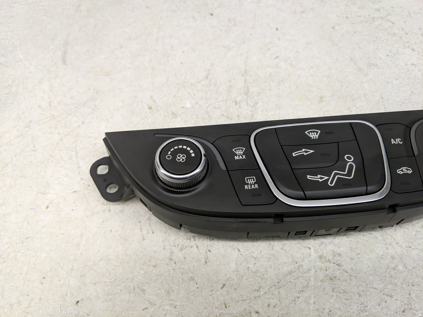 2019-2021 Chevrolet Malibu Climate Control Module Temperature AC/Heater Replacement P/N:000235226 84426651 Fits OEM Used Aut