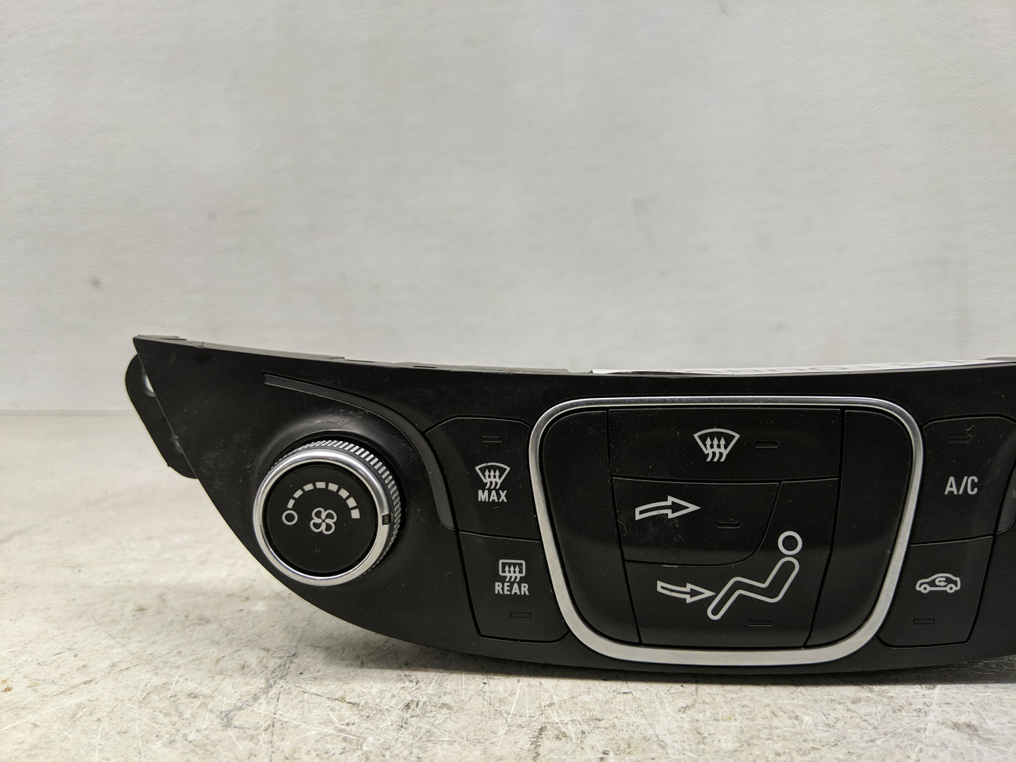 2019-2021 Chevrolet Malibu Climate Control Module Temperature AC/Heater Replacement P/N:000235226 84426651 Fits OEM Used Aut