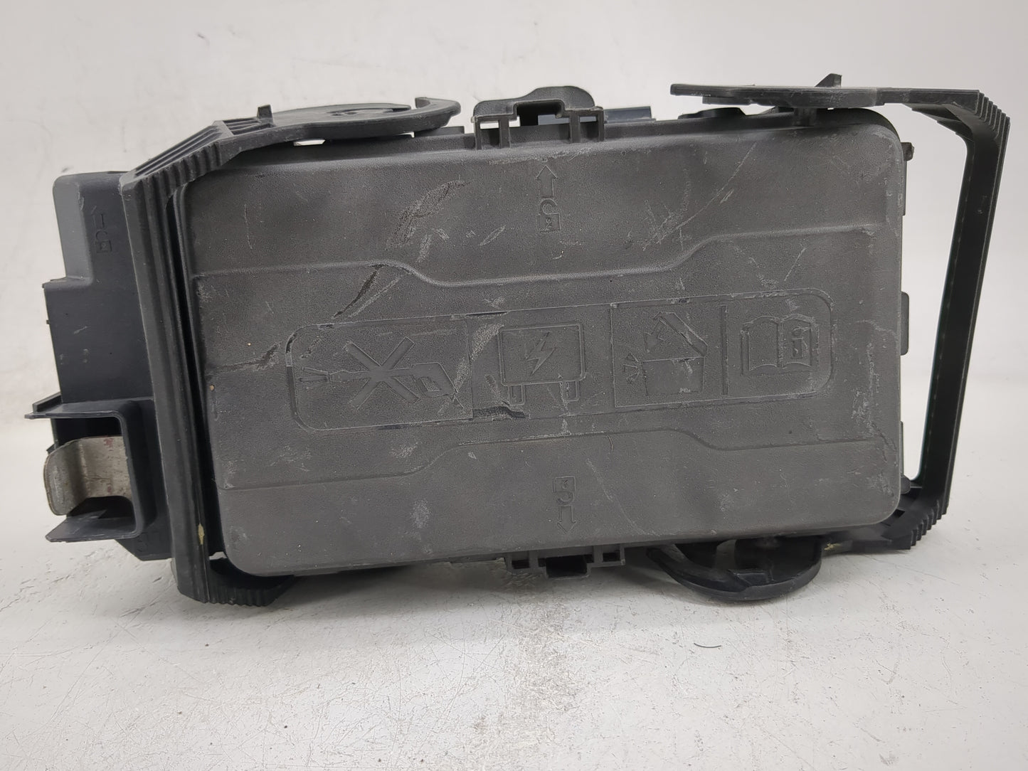 2021 Chevrolet Malibu Fusebox Fuse Box Panel Relay Module P/N:84950508-01 Fits Fits 2018 2019 2020 OEM Used Auto Parts - Oem