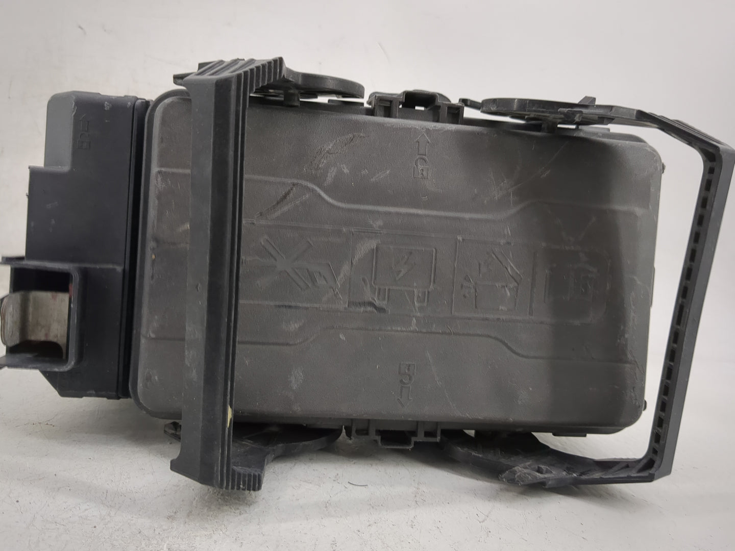 2021 Chevrolet Malibu Fusebox Fuse Box Panel Relay Module P/N:84950508-01 Fits Fits 2018 2019 2020 OEM Used Auto Parts - Oem