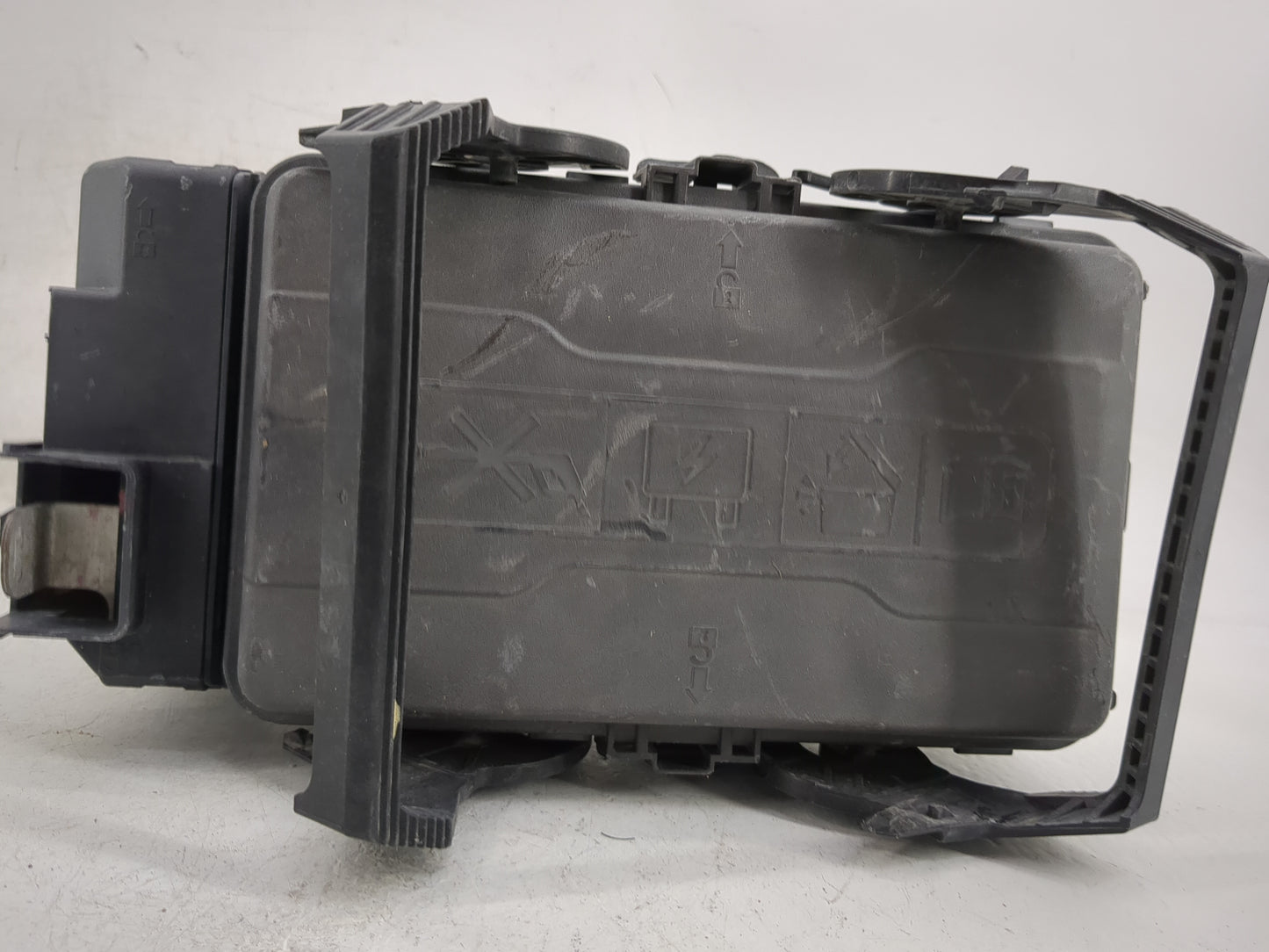 2021 Chevrolet Malibu Fusebox Fuse Box Panel Relay Module P/N:84950508-01 Fits Fits 2018 2019 2020 OEM Used Auto Parts - Oem