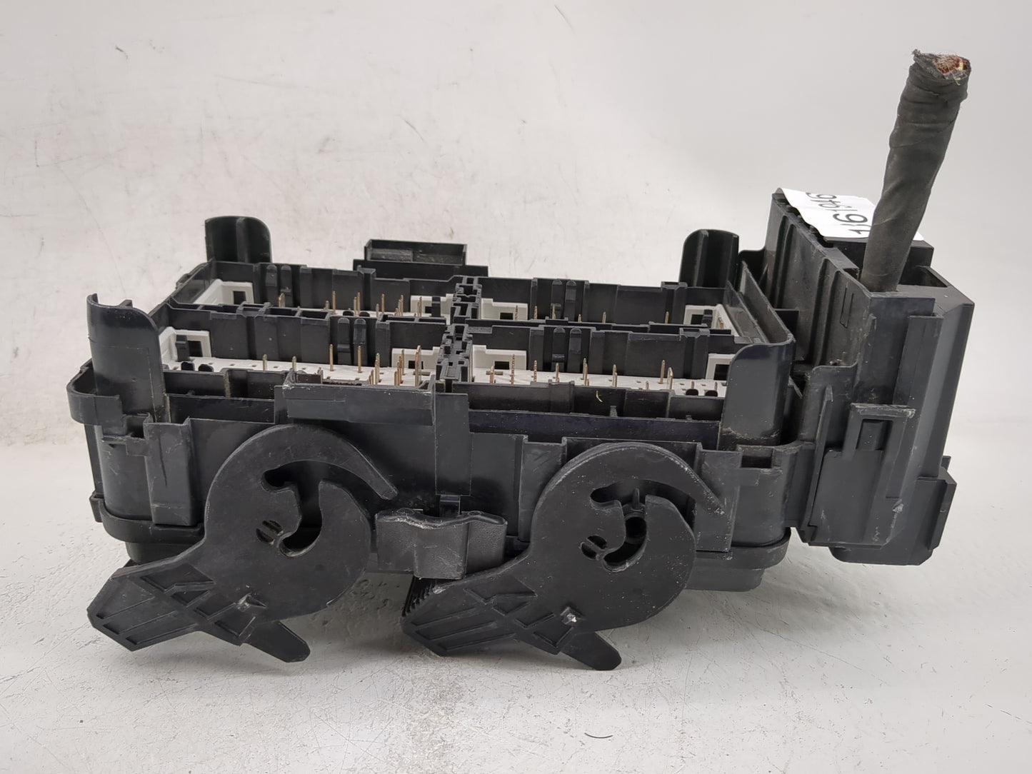 2021 Chevrolet Malibu Fusebox Fuse Box Panel Relay Module P/N:84950508-01 Fits Fits 2018 2019 2020 OEM Used Auto Parts - Oem