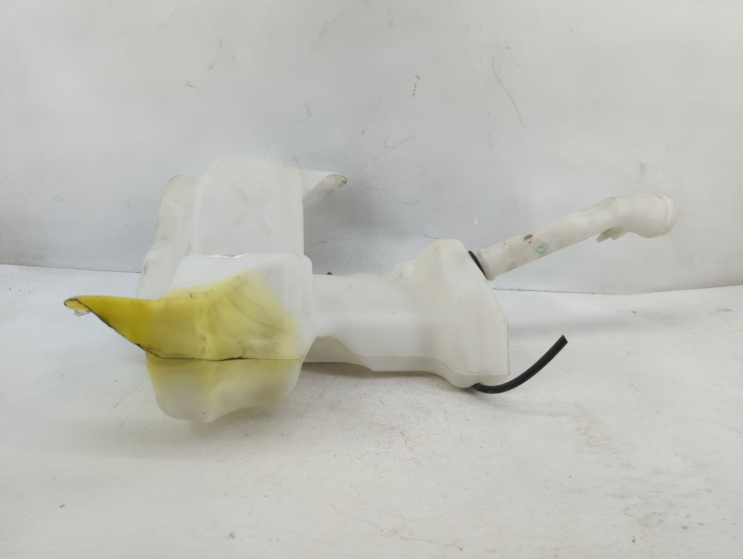 2017-2021 Chevrolet Malibu Windshield Washer Fluid Reservoir Bottle Oem - Oemusedautoparts1.com
