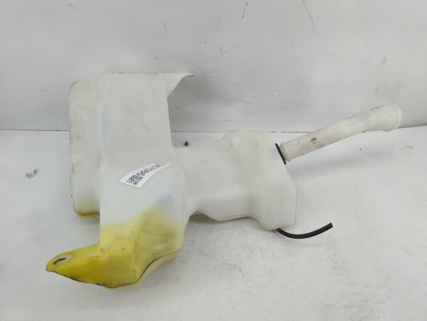2017-2021 Chevrolet Malibu Windshield Washer Fluid Reservoir Bottle Oem - Oemusedautoparts1.com