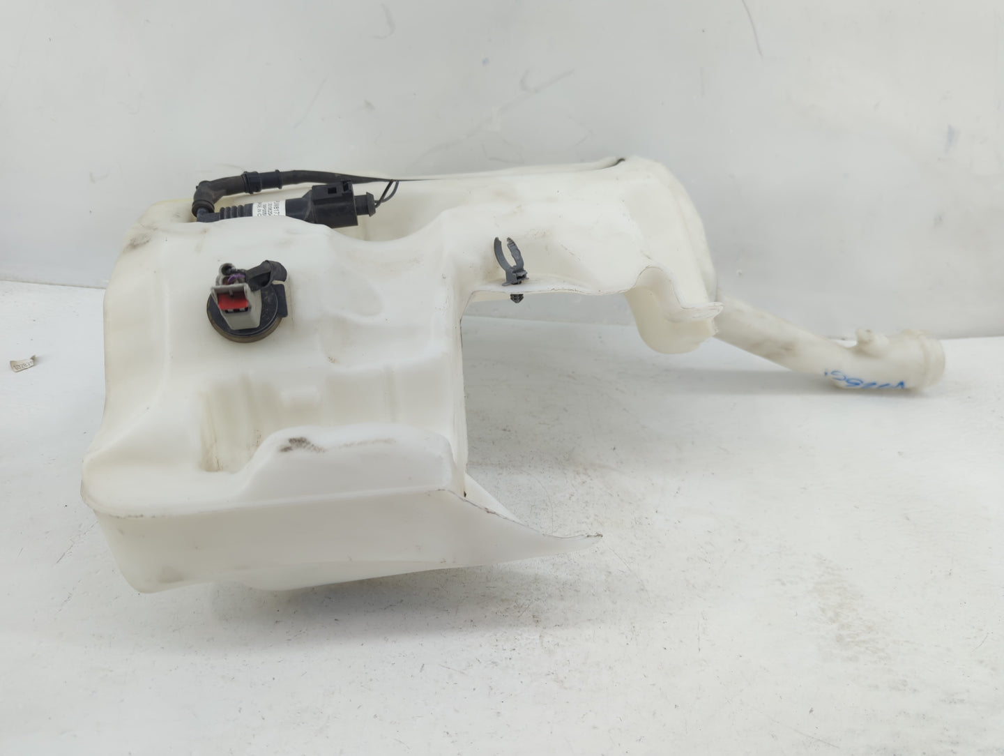 2017-2021 Chevrolet Malibu Windshield Washer Fluid Reservoir Bottle Oem - Oemusedautoparts1.com