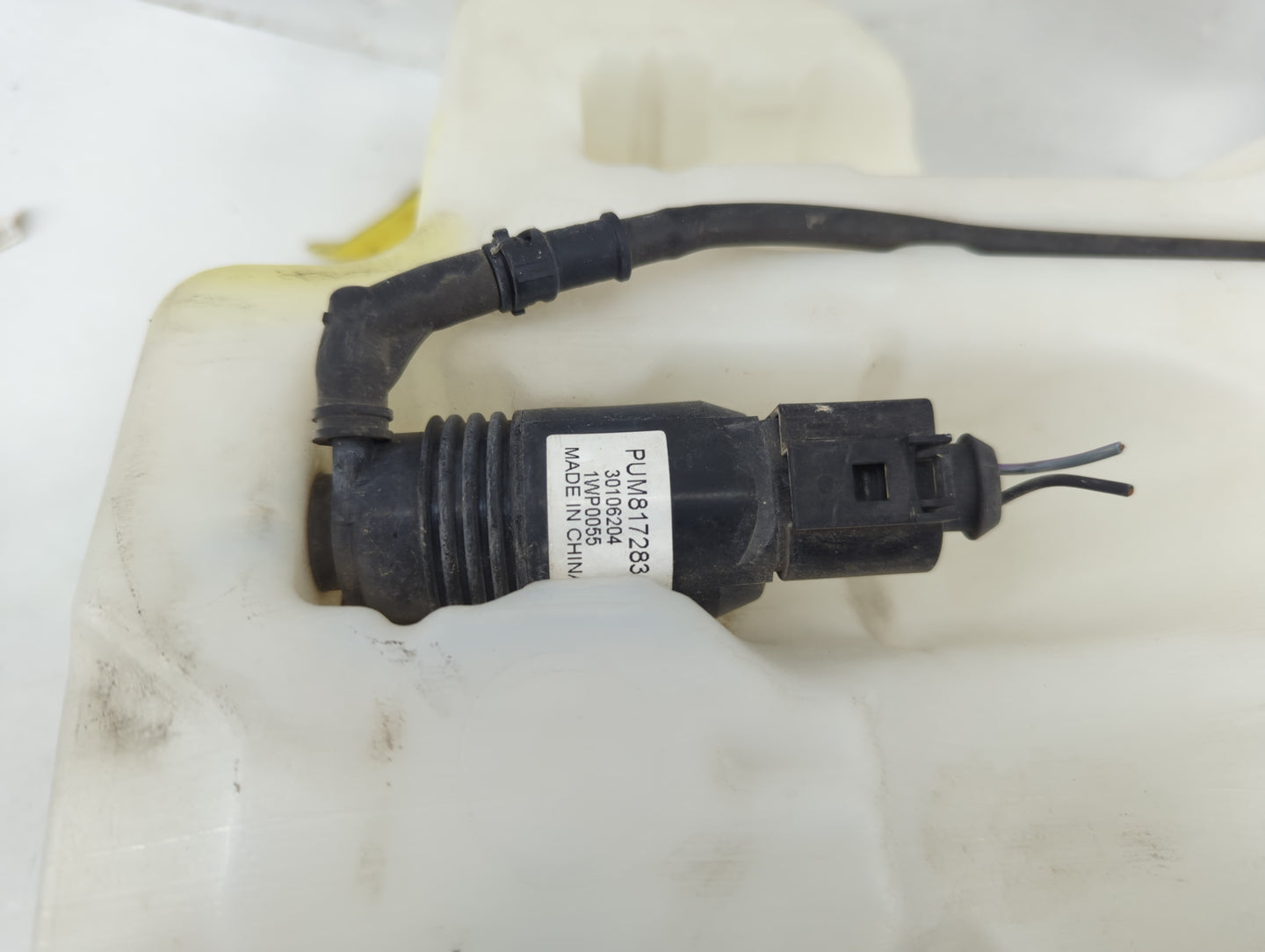 2017-2021 Chevrolet Malibu Windshield Washer Fluid Reservoir Bottle Oem - Oemusedautoparts1.com