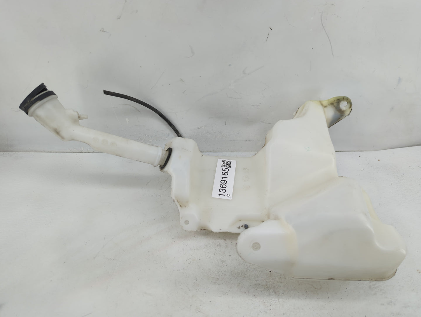 2017-2021 Chevrolet Malibu Windshield Washer Fluid Reservoir Bottle Oem - Oemusedautoparts1.com