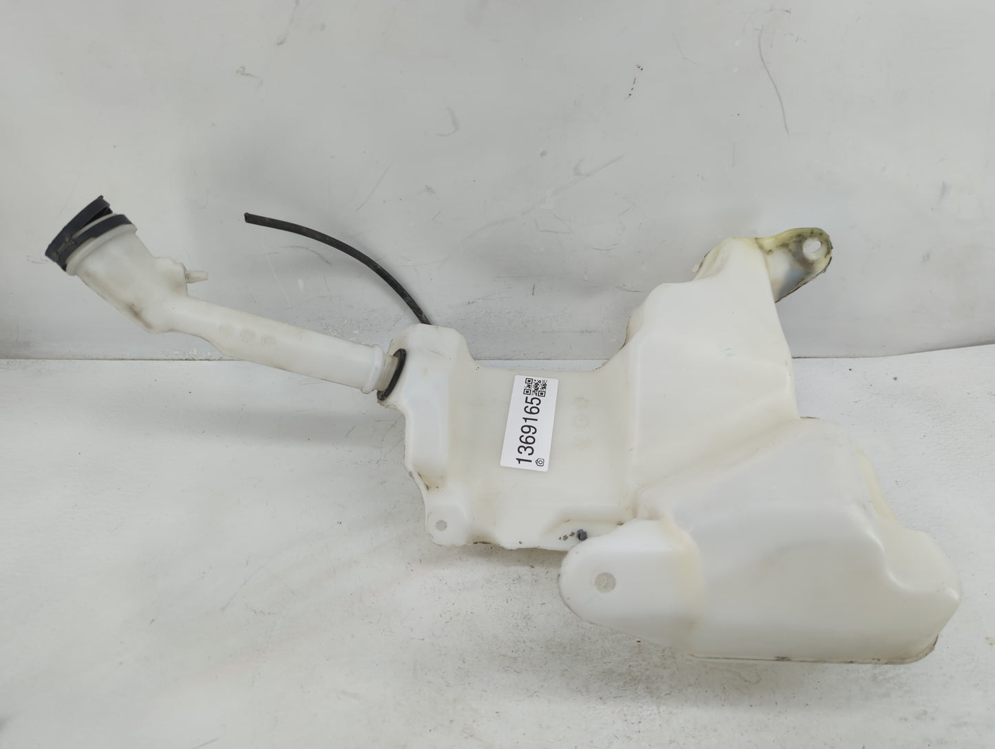 2017-2021 Chevrolet Malibu Windshield Washer Fluid Reservoir Bottle Oem - Oemusedautoparts1.com