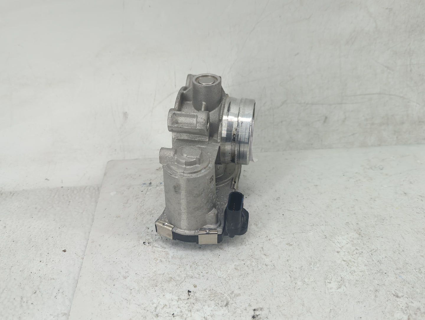2016-2021 Chevrolet Malibu Throttle Body P/N:12671379AA Fits Fits 2016 2017 2018 2019 2020 2021 2022 OEM Used Auto Parts - O