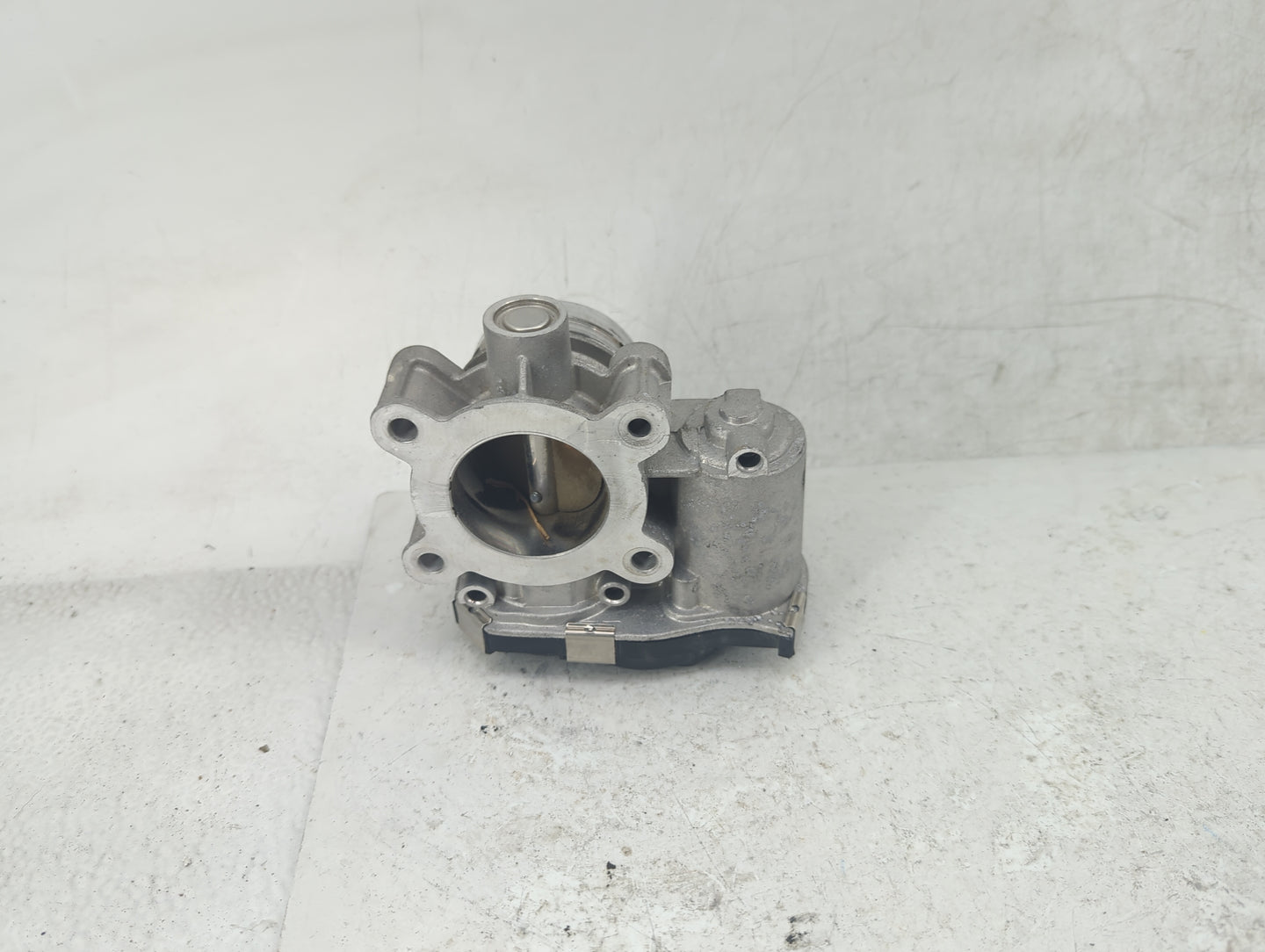 2016-2021 Chevrolet Malibu Throttle Body P/N:12671379AA Fits Fits 2016 2017 2018 2019 2020 2021 2022 OEM Used Auto Parts - O