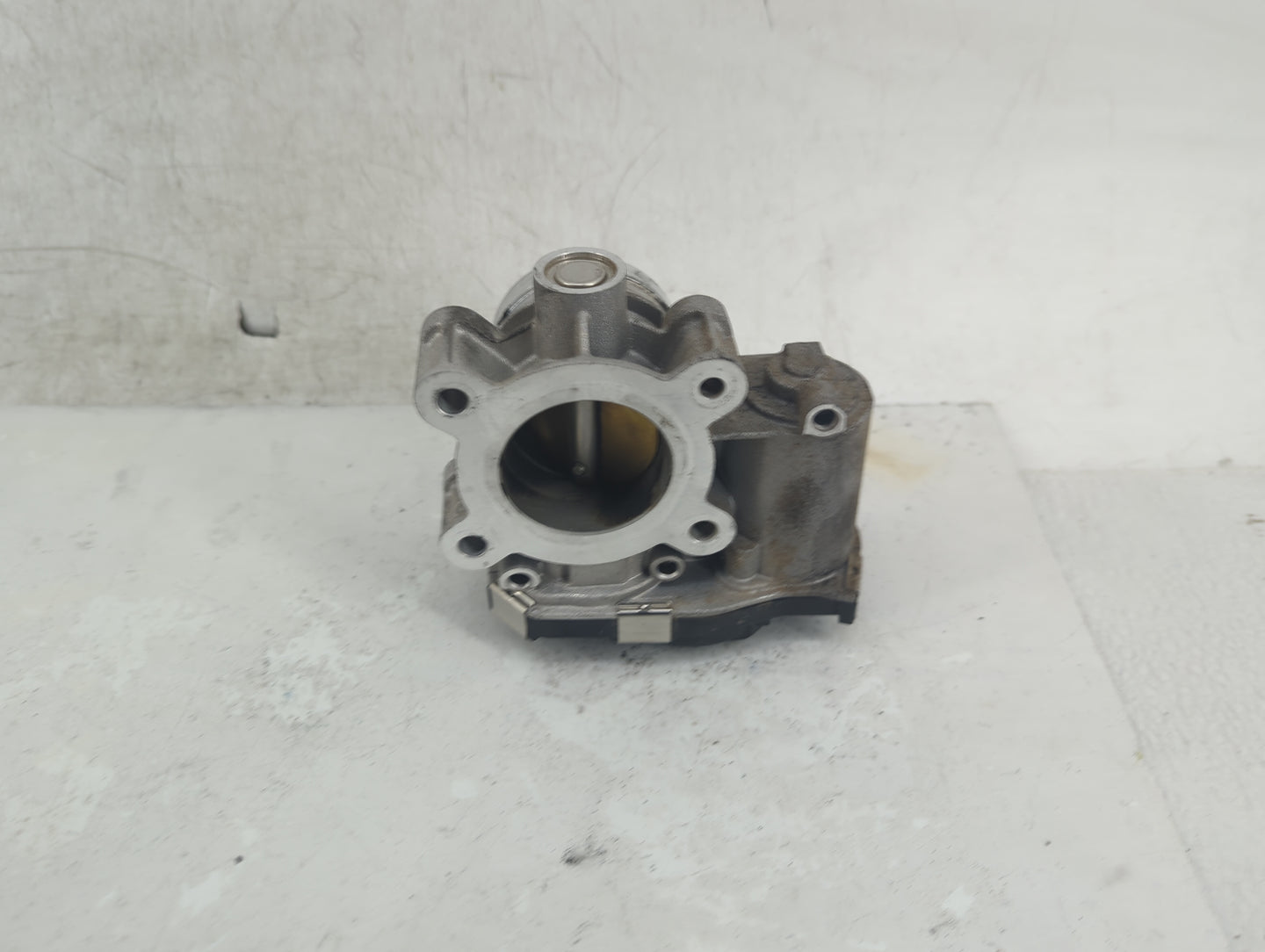 2016-2021 Chevrolet Malibu Throttle Body P/N:12671379AA Fits Fits 2016 2017 2018 2019 2020 2021 2022 OEM Used Auto Parts - O